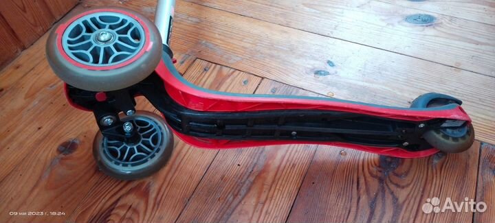 Самокат Globber трехколесный