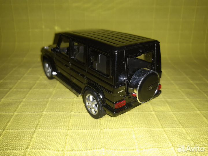 Машина Mercedes-Benz G-500
