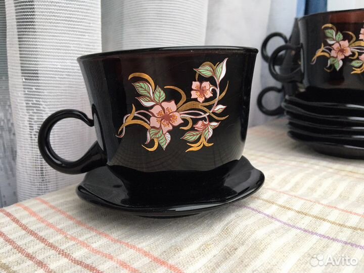 Чайный сервиз, ваза, розетки хрустальные