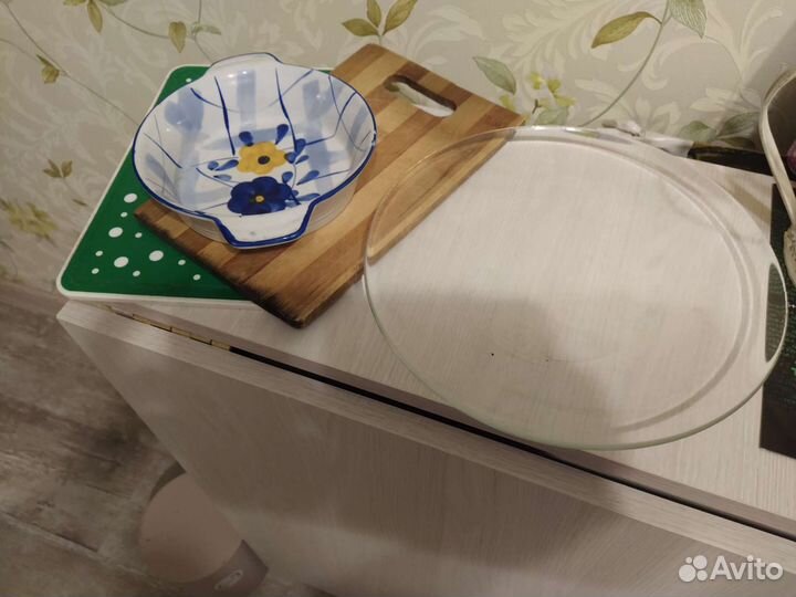 Тарелка из стекла, блюдо керамика, доски