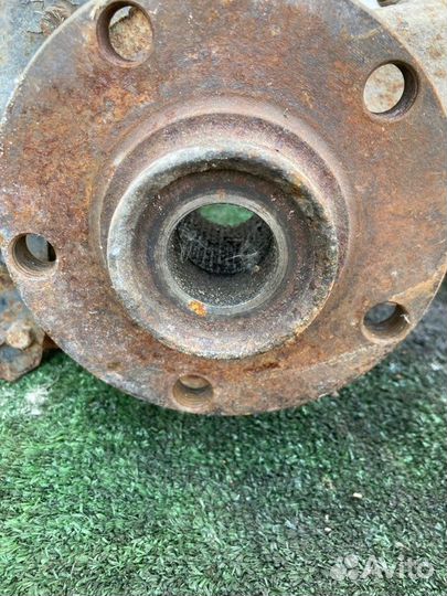 Кулак поворотный передний правый Volkswagen Passat