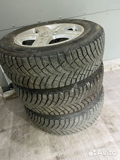 Michelin X-Ice North 4 215/65 R16