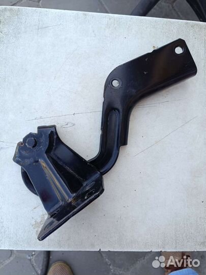 Петля крышки багажника Mitsubishi Outlander XL