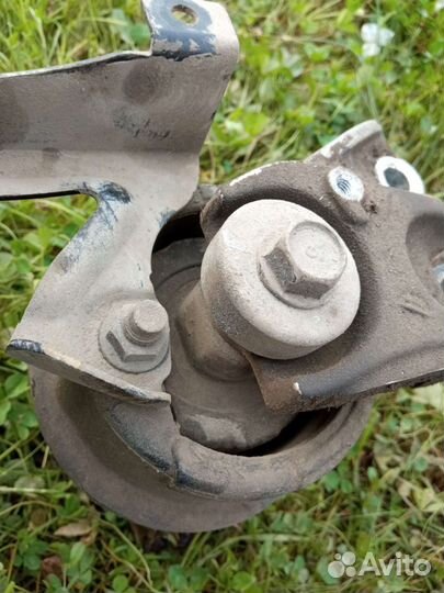 Опора двигателя правая Honda civic 4D Hybri