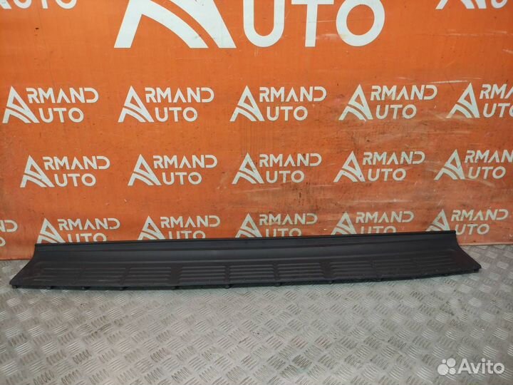 Накладка бампера верхняя задняя Toyota Land