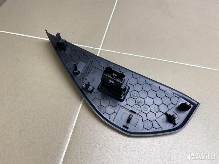 Накладка торпеды правая skoda kodiaq