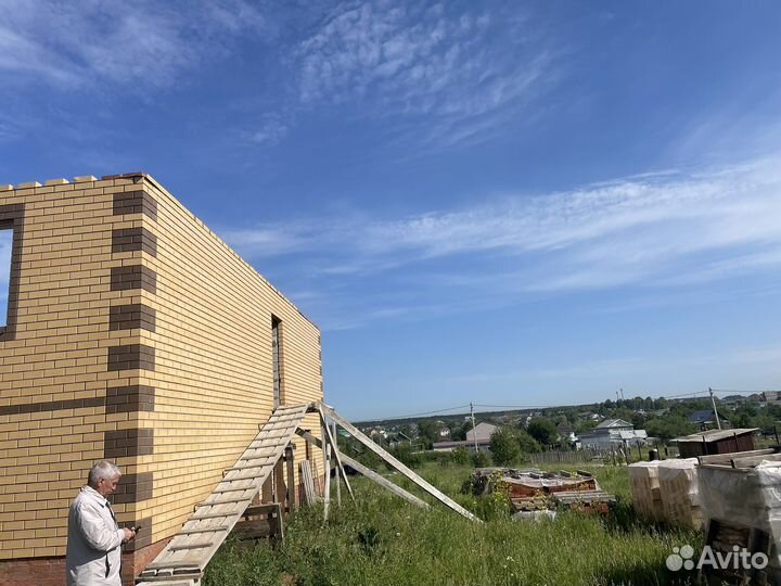 Бригада строителей