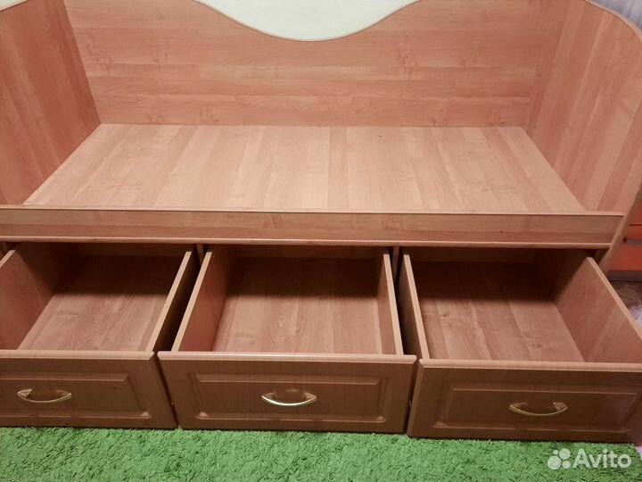 Кровать с матрасом