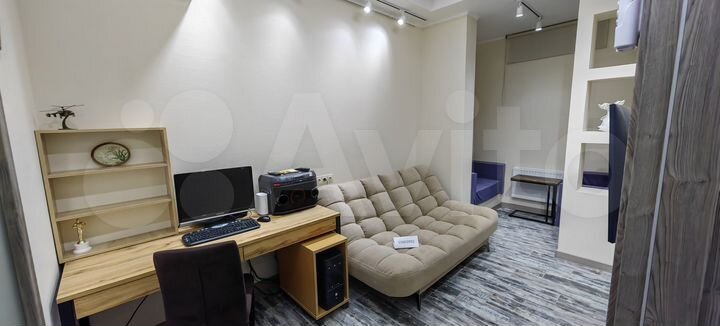 2-к. квартира, 80 м², 1/17 эт.