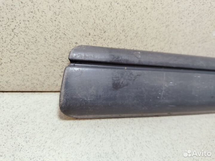 Молдинг крыла передний правый верх Mercedes w124