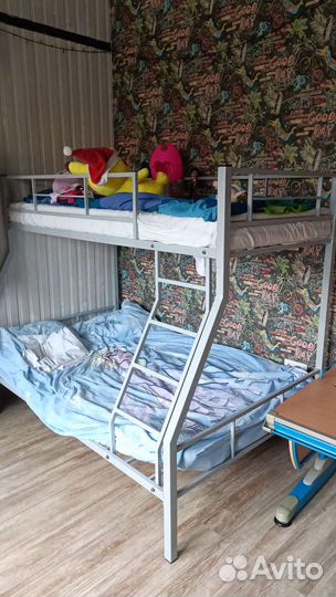 Кровать двухьярусная детская металлическая