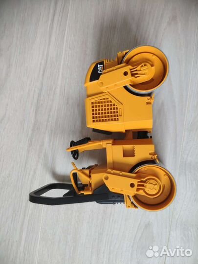 Bruder каток двухвальцовый CAT