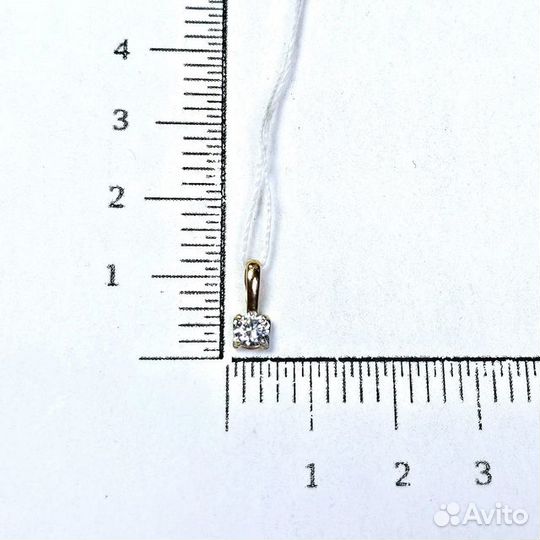 Золотая подвеска с камнем