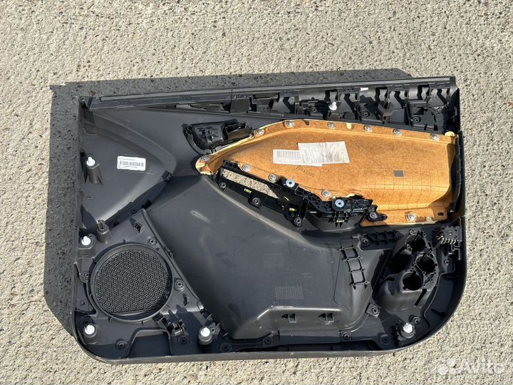 Обшивка двери Ford Focus 3