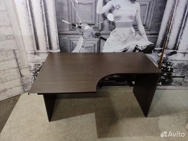 Стол эргономичный 139х90х75 левый б/у 04-334