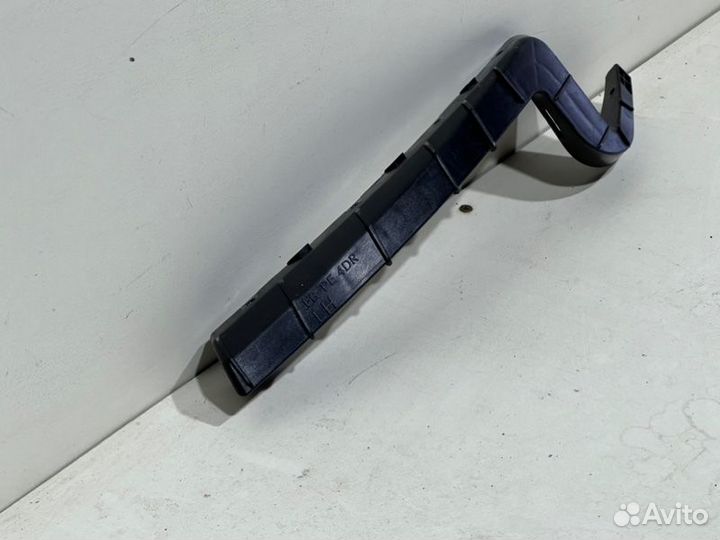 Крепление бампера(кронштейн) переднее левое Kia