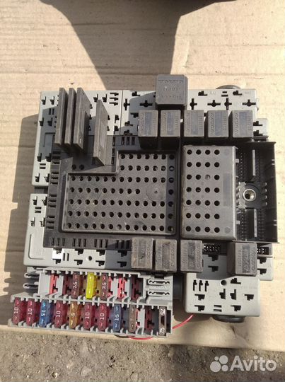 Блок предохранителей Вольво S60 1