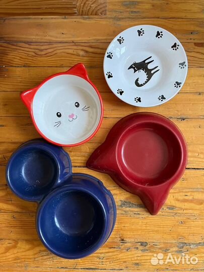 Керамические тарелки и корм для котят