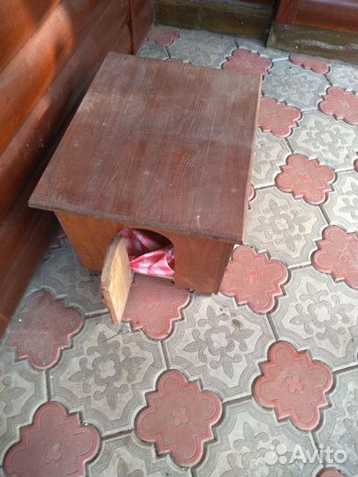 Деревянный домик для кота