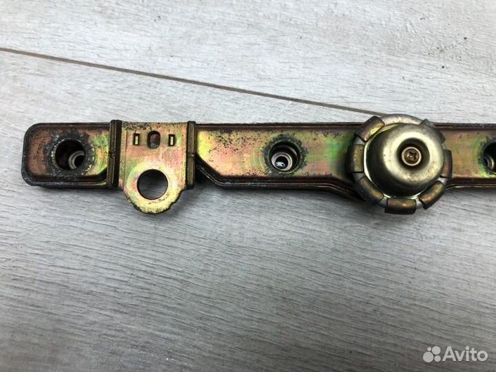 Рампа топливная Toyota Corolla хэтчбек 3ZZ-FE 2004