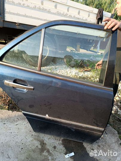 Дверь на Мерседес w202