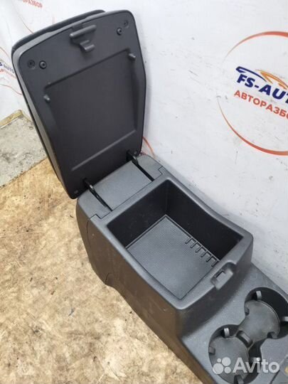 Подлокотник Hyundai Santa-Fe 2 SUV 2.2 дизель D4HB