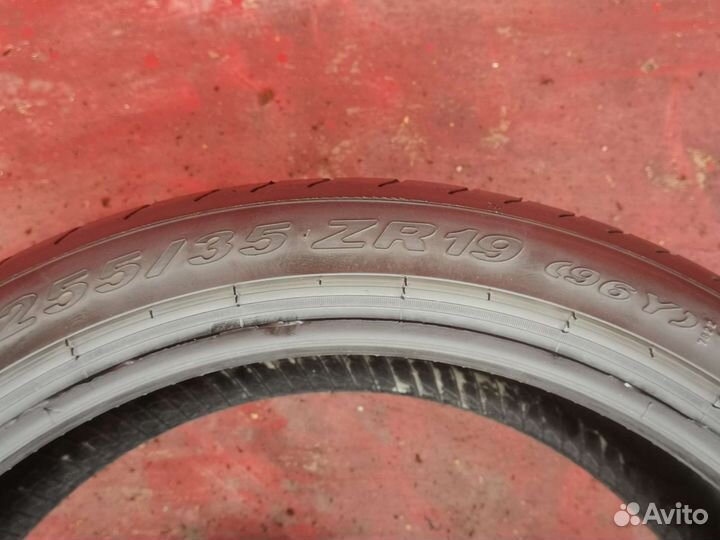 Pirelli P Zero 255/35 R19 96Y