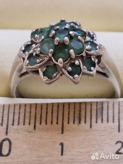 Серебряное кольцо с изумрудами