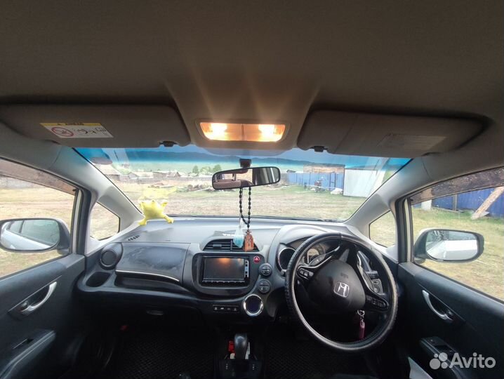 Honda Fit Shuttle 1.3 CVT, 2014, 111 000 км