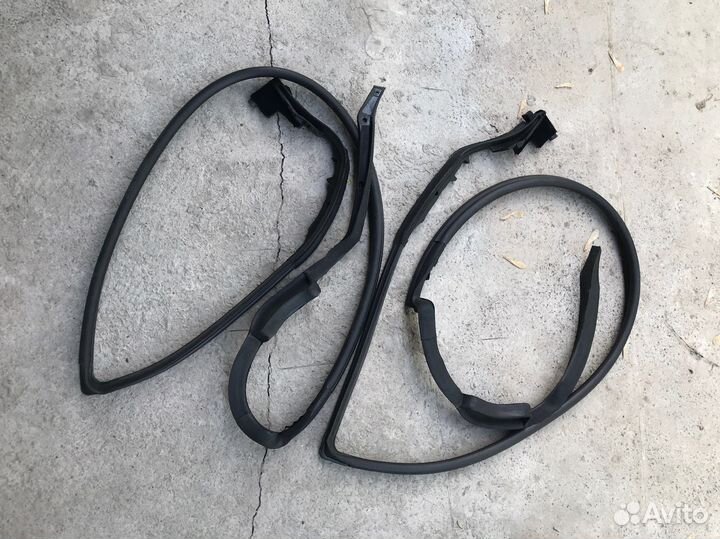 Мерседес бархотки уплотнители новые неоригинал