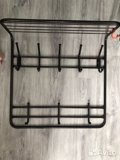 Вешалка настенная металлическая