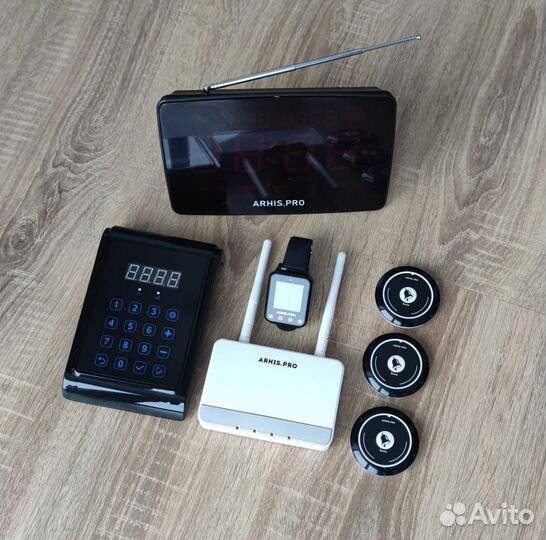 Кнопка вызова официанта в комллекте с часами табло