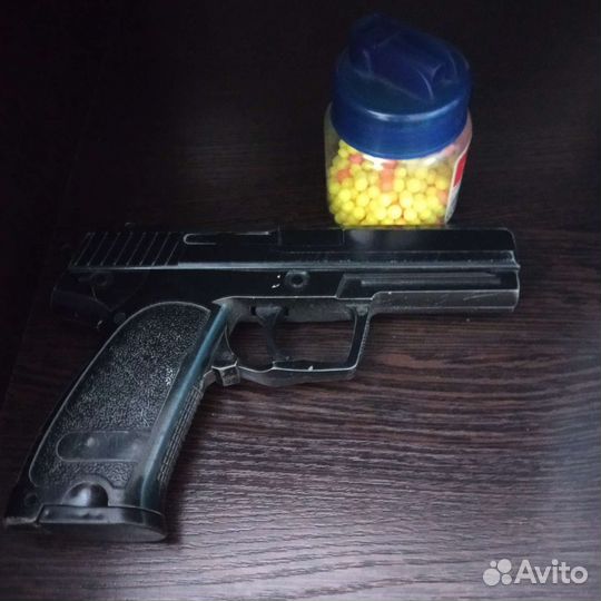 Пистолет-игрушка