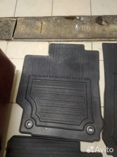 Продаю коврики оригинал toyota camry