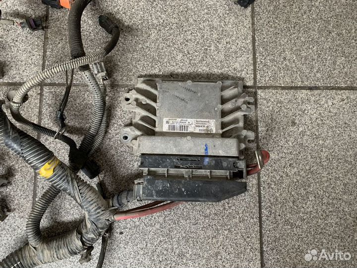 Коса подкапотная Renault Logan