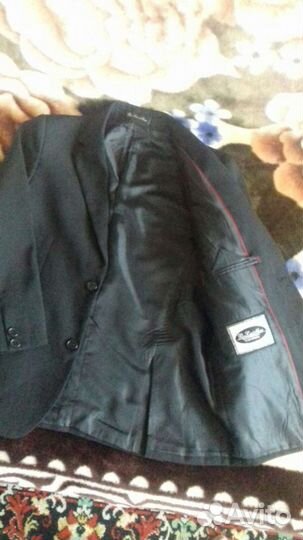 Продаю костюм черный на мальчика 28 размер