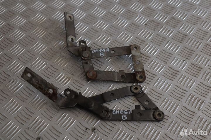 Петля капота Opel Omega B