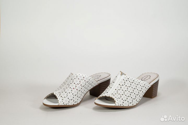 Босоножки белые 39