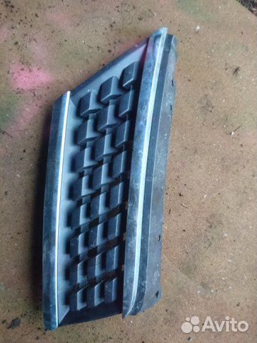 Решетка радиатора передняя правая Nissan Tiida