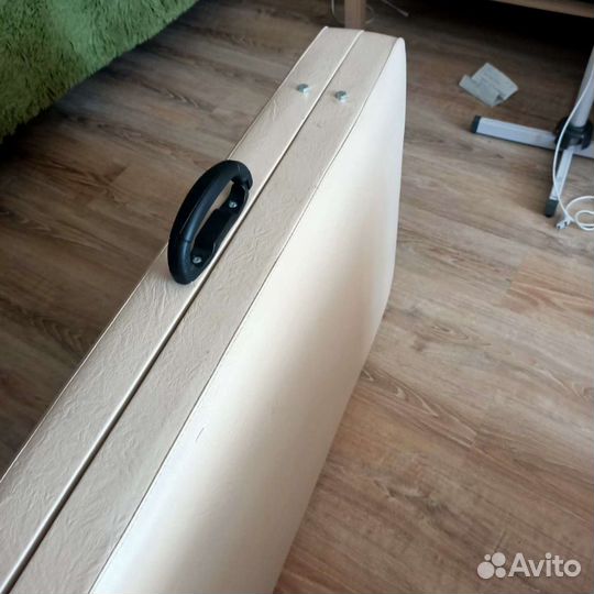 Кушетка массажная также подходит для лешмейкеров