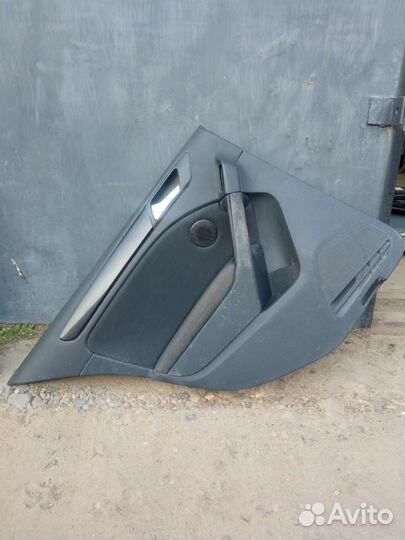 Обшивка задней левой двери golf 6