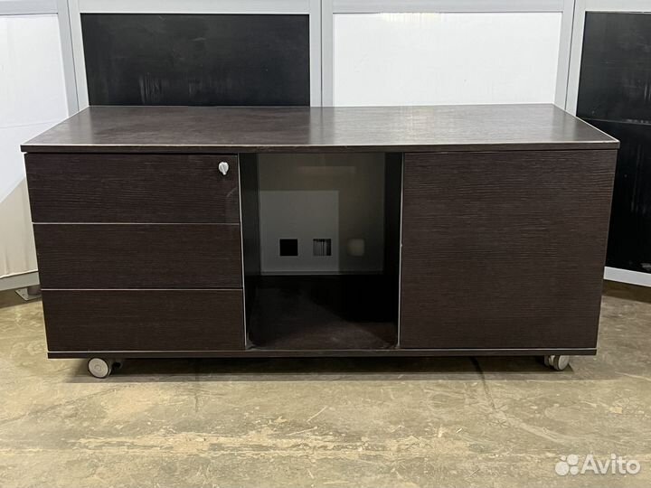 Тумба под телевизор 133х56х60см