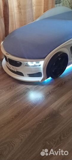 Продам детскую кровать машину