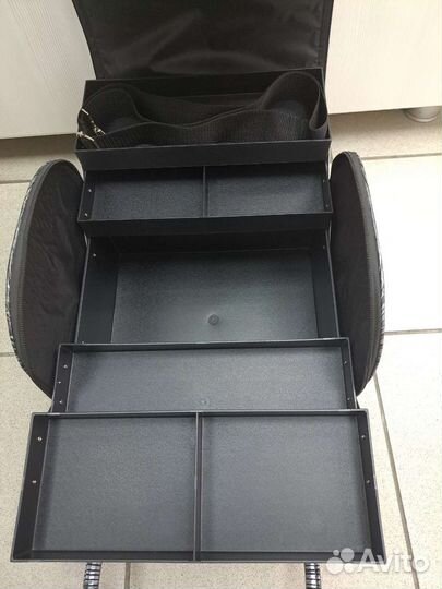 Саквояж, бокс, чемодан для визажиста