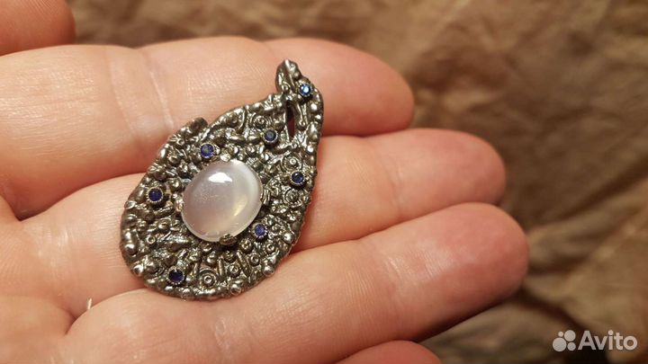 Старинный кулон