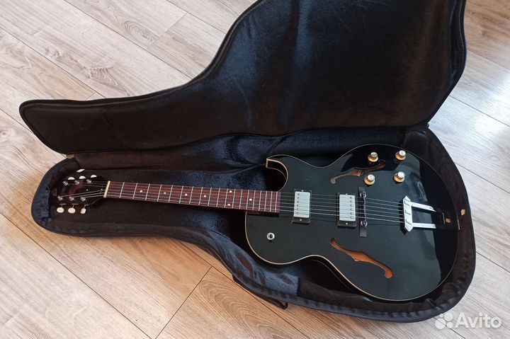 Полуакустическая гитара THE Loar LH-304T