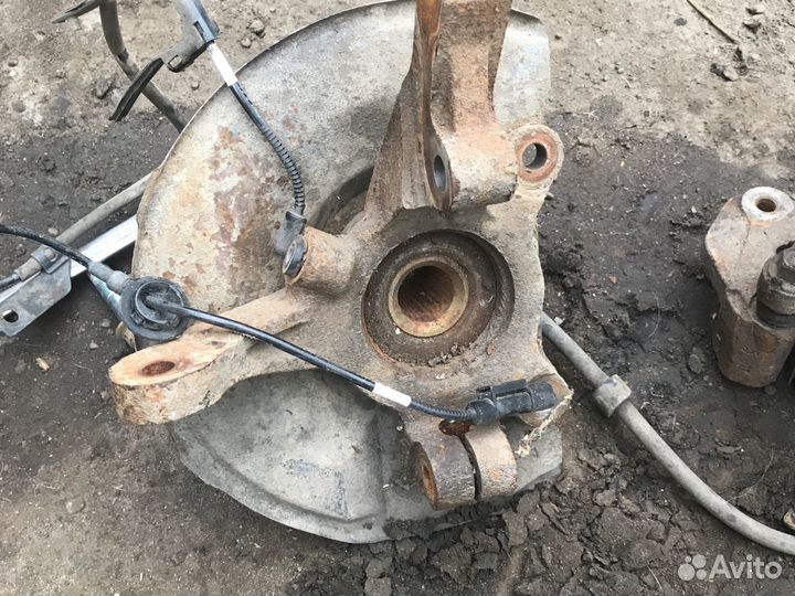 Поворотный кулак митсубиси оутлендер