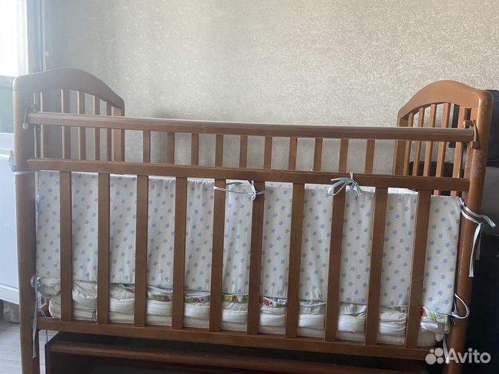 Детская кровать с матрасом и бортиками