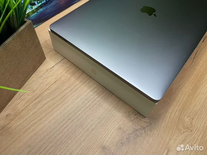 Macbook pro 15 2019 i7-16gb-6 ядерный