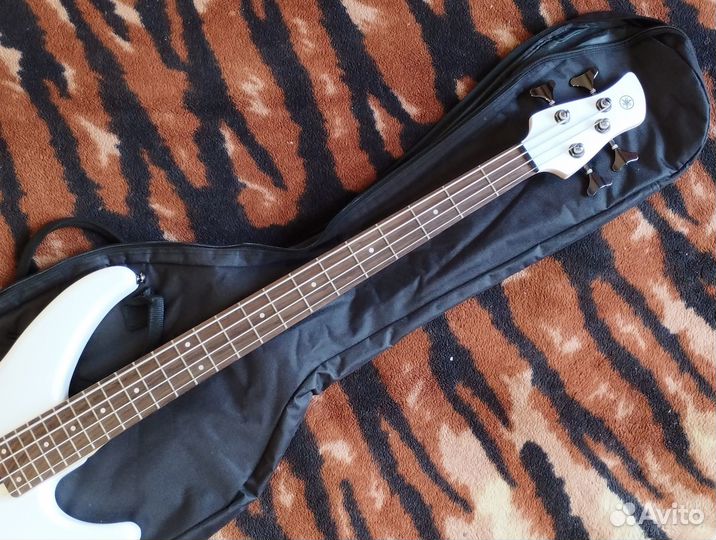Басгитара Yamaha trbx 304 WH
